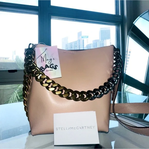 Stella McCartney: Two-Tone Bucket Frayme Chain-Link Crossbody Tote Bag - Picture 6 of 16